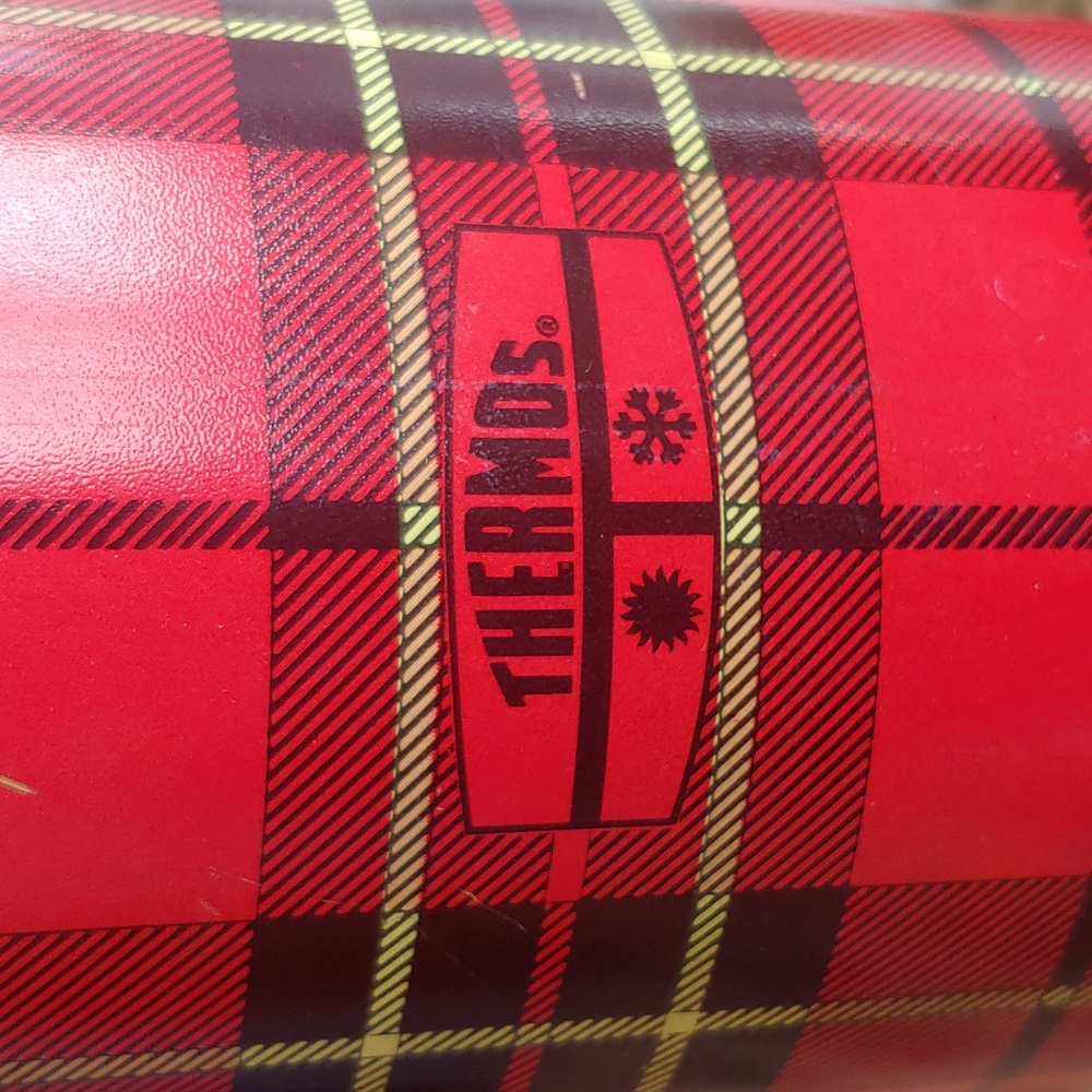 Vintage 1973 Thermos in Classic Red Tartan Plaid Coffe Container 1.5 pint - Picture 3 of 15